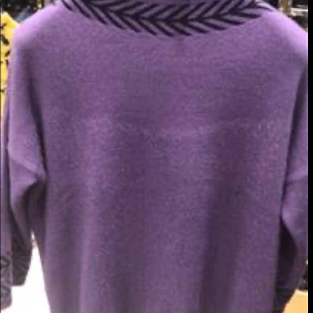 Sweater - Picture 4 of 6